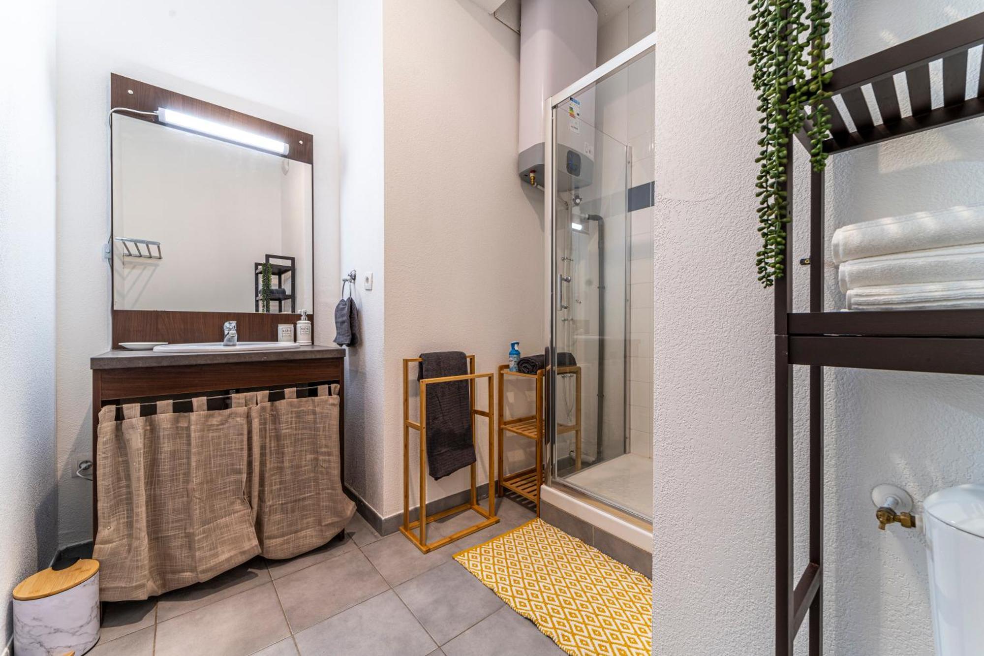 Stay Cosy Lille I Tourcoing - Appartement - Hypercentre - Parking Securise - Wifi - Netflix - Cuisine Buitenkant foto